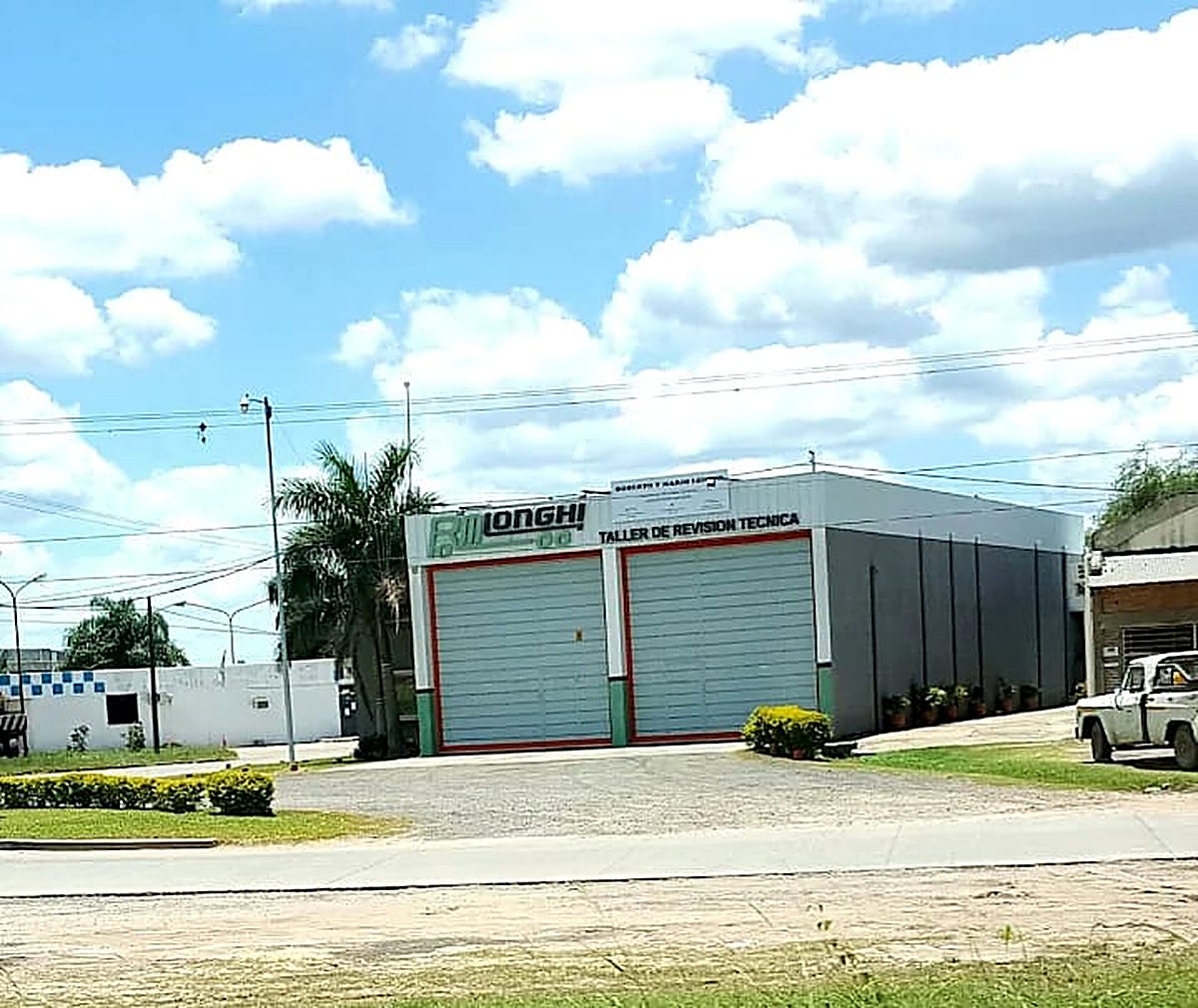 Frente del Taller de Revisión Técnica RM Longhi